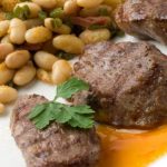 1221-presa-de-iberico-con-alubias-blancas-xl-848x477x80xX[1]