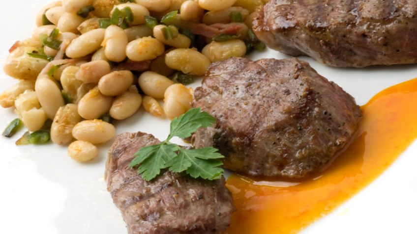 1221-presa-de-iberico-con-alubias-blancas-xl-848x477x80xX[1]