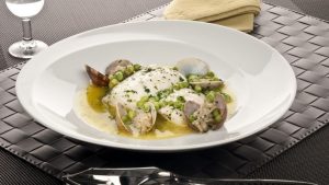 365-merluza-en-salsa-con-guisantes-y-almejas-848x477x80xX[1]