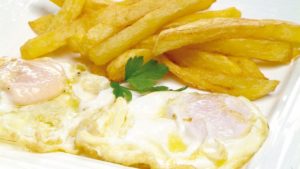 huevos-fritos-patatas-848x477x80xX