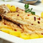 LUBINA AL HORNO CON PATATAS