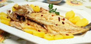 LUBINA AL HORNO CON PATATAS