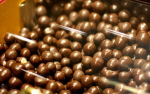 Free picture (Chocolate pellet) from https://torange.biz/pellet-chocolate-49301