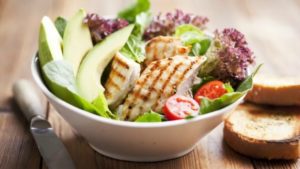 ensalada-pollo-aguacate-655x368 (1)