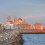 La junta estudia la puesta en funcionamiento del bono turístico en Andalucía para este próximo otoño