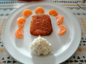 Torrija acompañada de mandarinas y requesón
